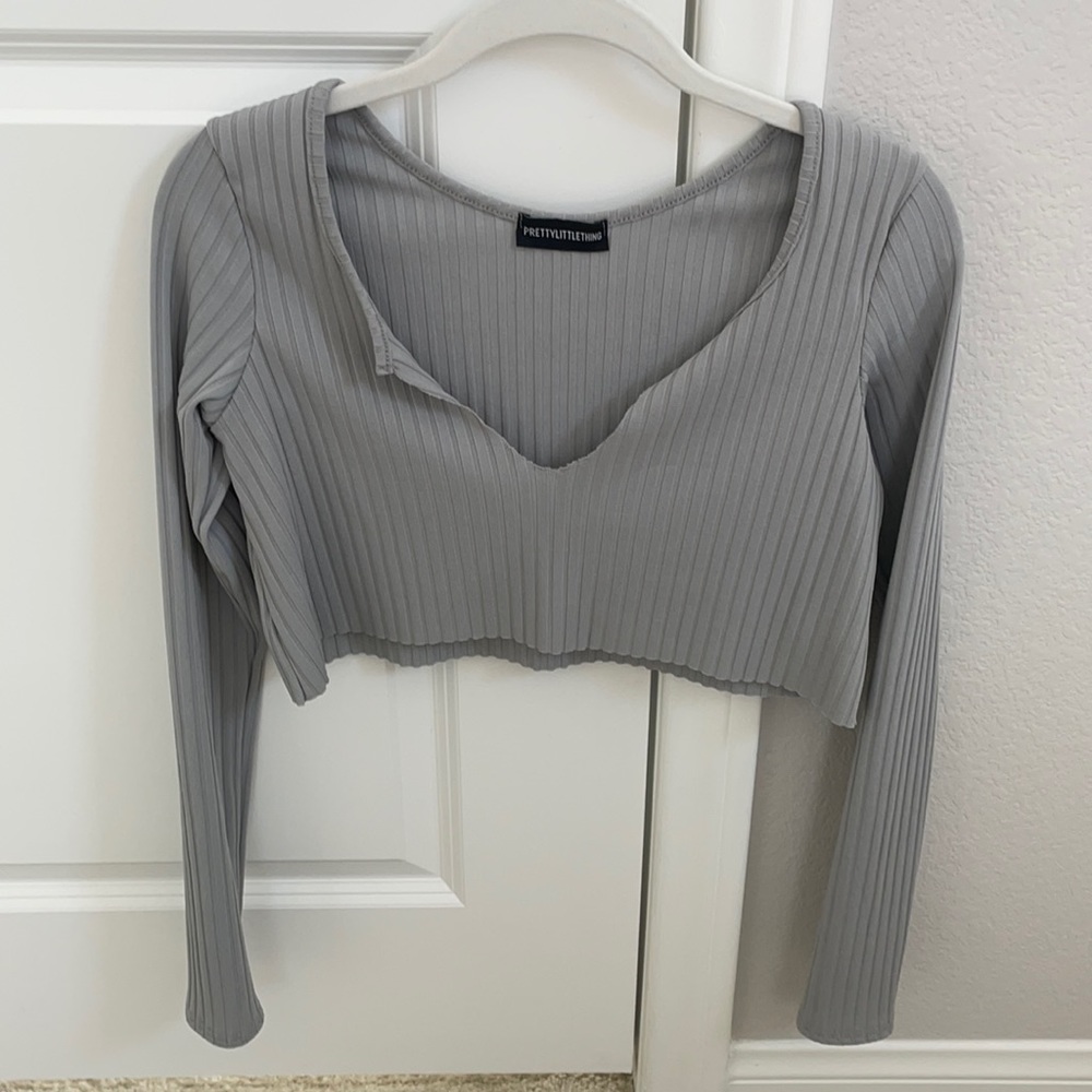 Grey V neck cropped top